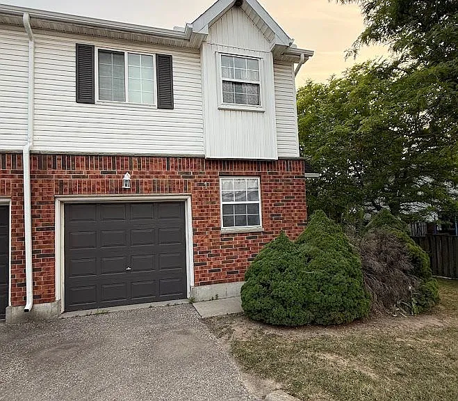 185 Highland Cres #1 — Photo 1