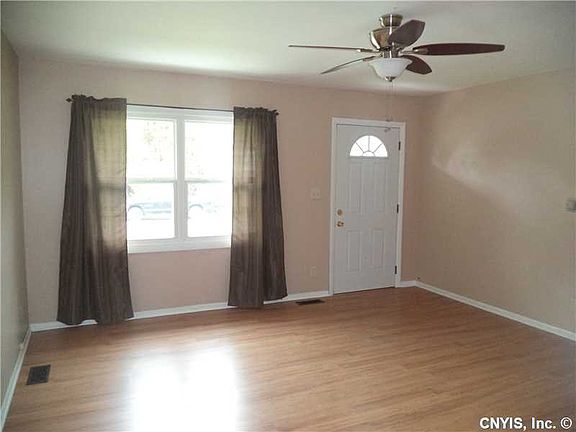 5th image of 113 Christopher Dr