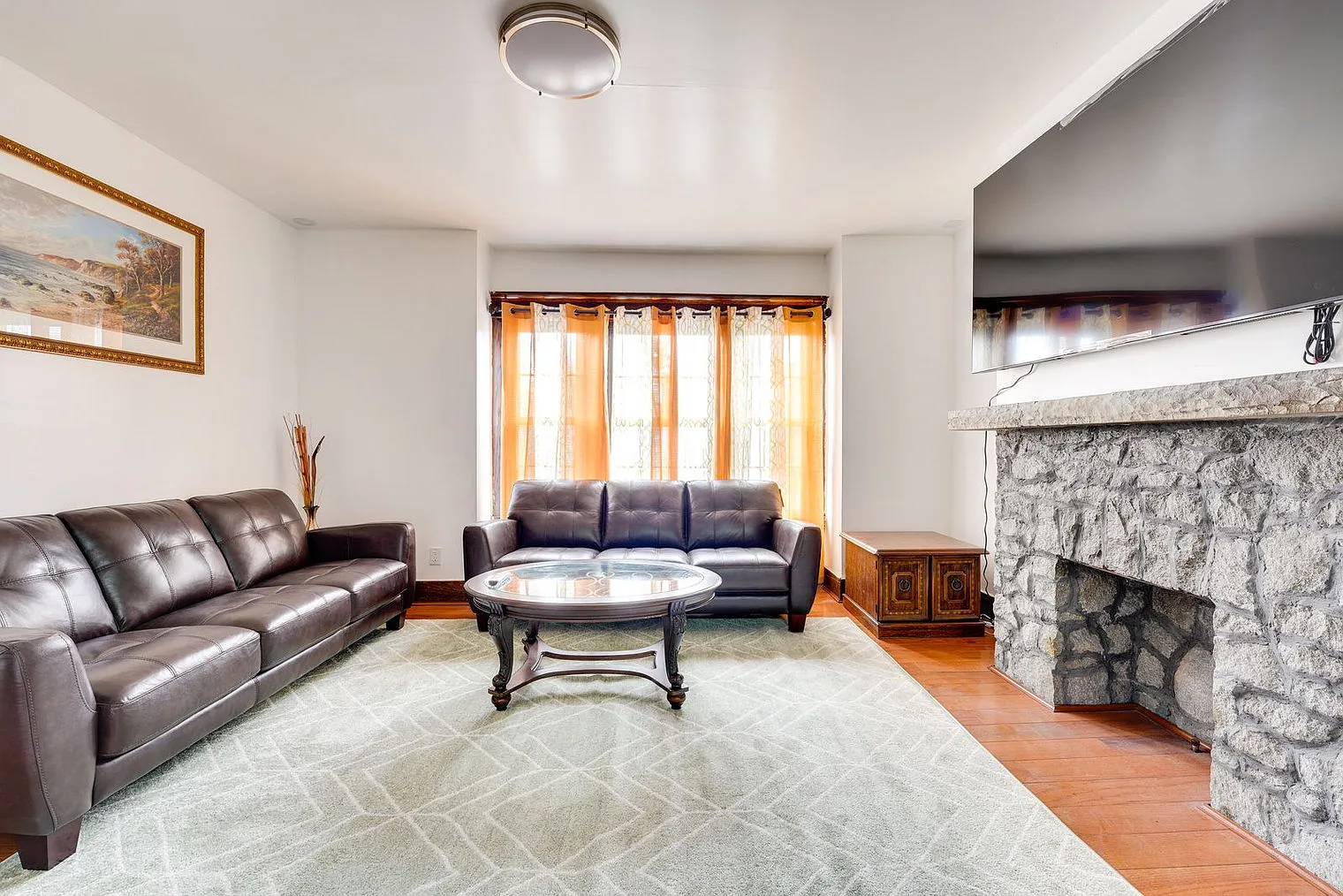 4 bed, 1.0 bath, 1496 sqft, $3,496 — Photo 2
