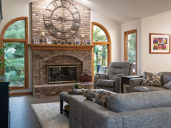 3rd image of 319 Blue Isle Dr