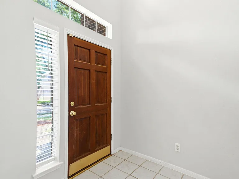 3126 Waters View Dr — Photo 9