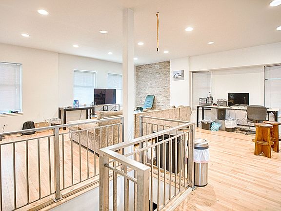 4th image of 2050 W Potomac Ave #2052-1