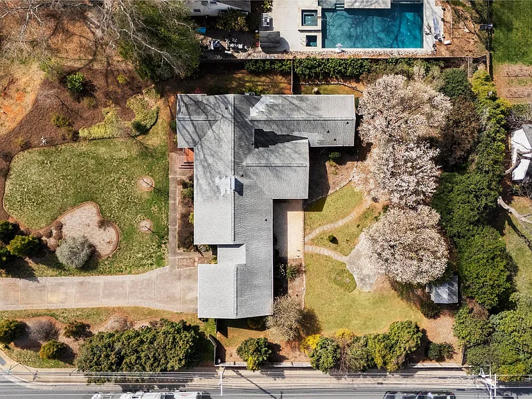 100 S Canterbury Rd — Photo 3