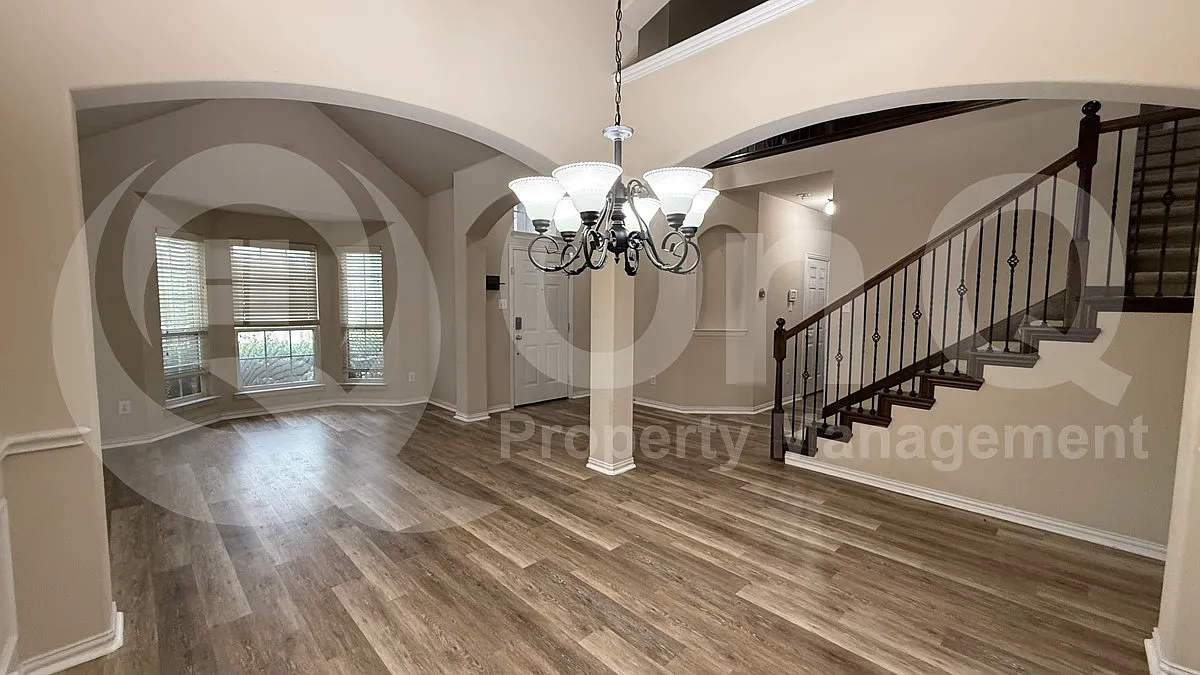 5 bed, 4.0 bath, 2784 sqft, $2,900 — Photo 4