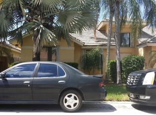 11571 SW 10th St, Pembroke Pines, FL 33025