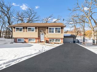 1809 Maplewood Ct, Lindenhurst, IL 60046