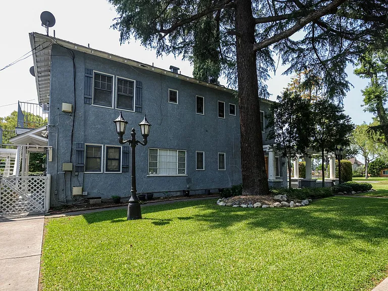 1022 N Euclid Ave — Photo 11
