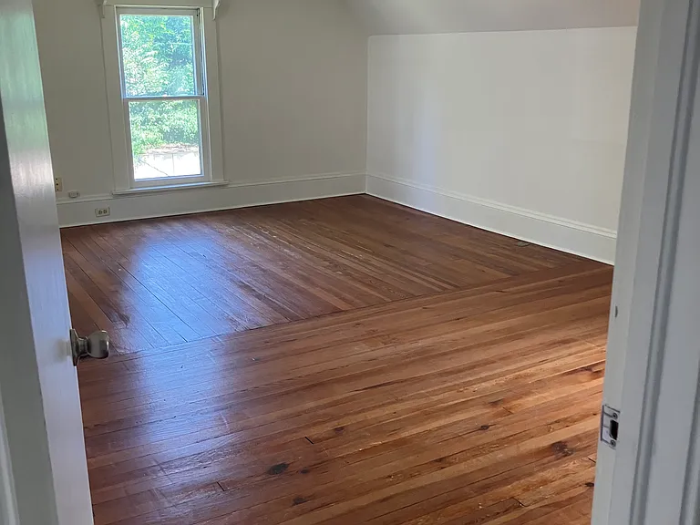 301 Bassett Rd — Photo 23