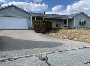 18 Robin Dr, Dartmouth, MA 02748