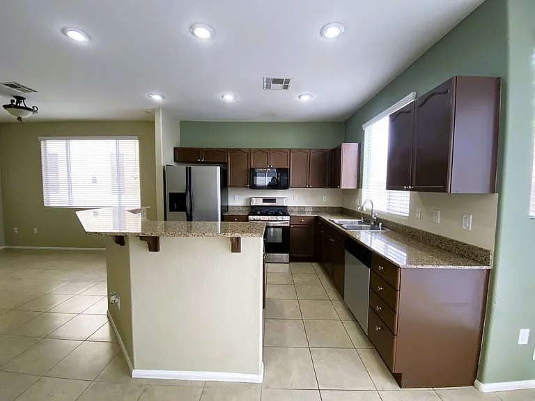 172 Flying Hills Ave — Photo 9