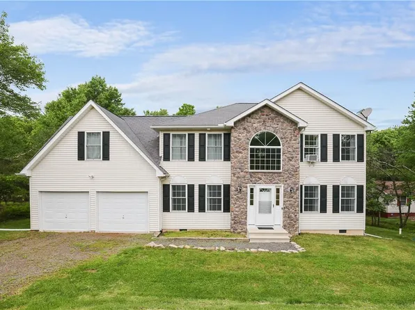 2109 Wild Laurel Dr, Long Pond, PA 18334