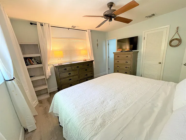1145 Lagoon Dr — Photo 11