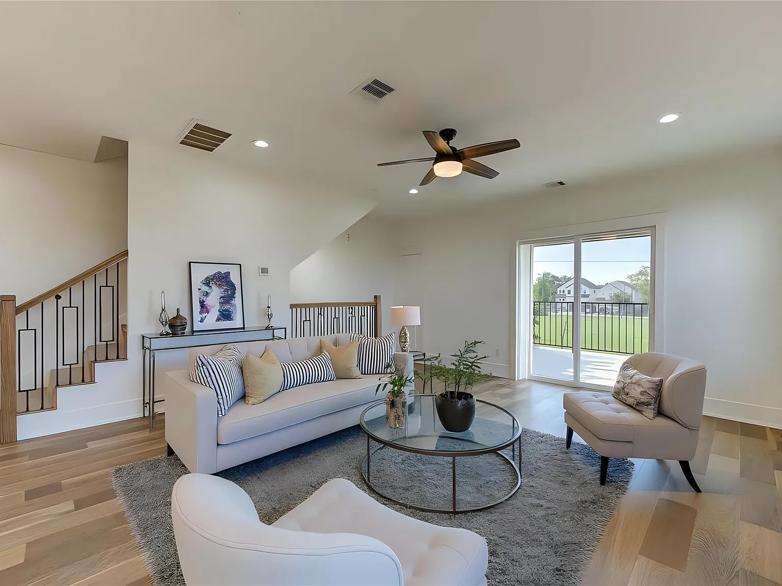 3 bed, 3.5 bath, 1888 sqft, $2,950 — Photo 2
