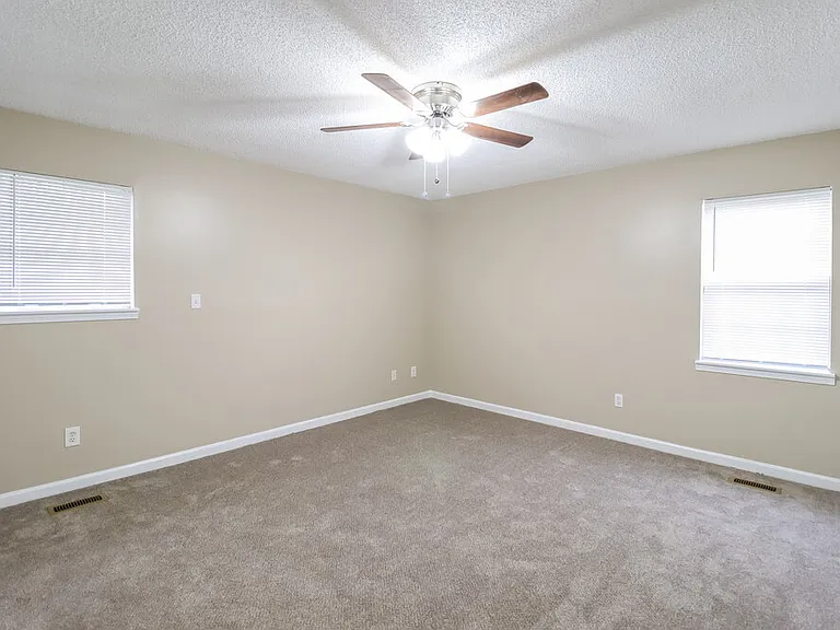 2613 Laburnum Dr — Photo 9