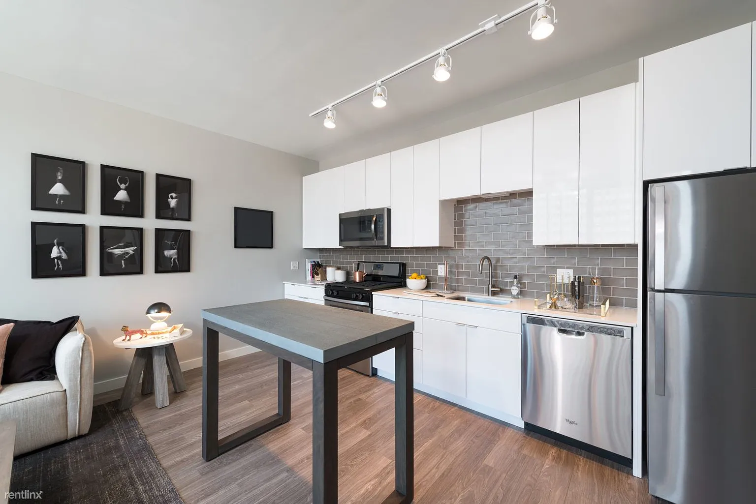 547 S Clark St APT 804 photo 1