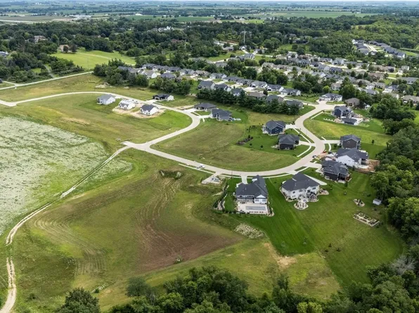 3678 McLain Way, Hiawatha, IA 52233