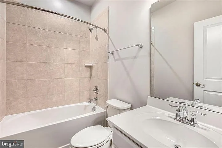 7504 Hancock St — Photo 15