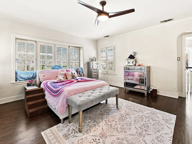 401 N McCadden Pl — Photo 30