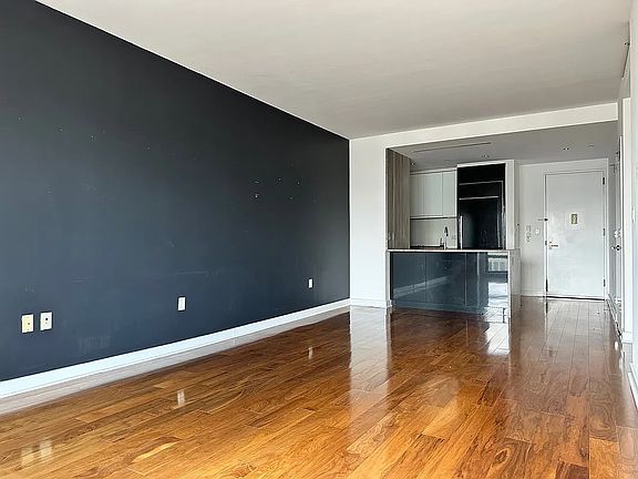 4th image of 2 Northside Piers APT 9C