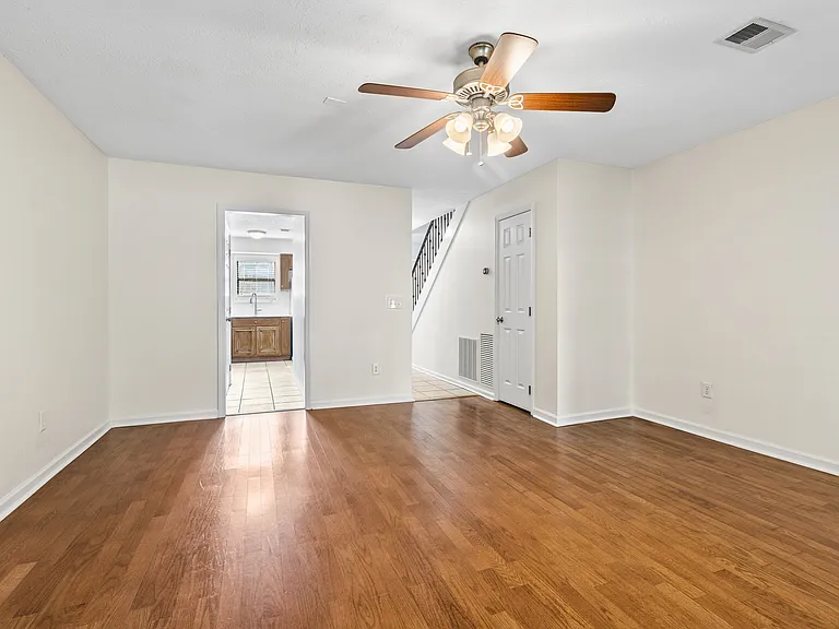 111 S Ross St #7 — Photo 4