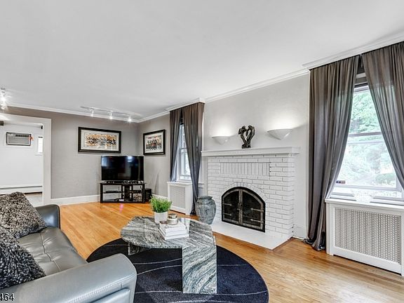 2nd image of 301 N Western Dr