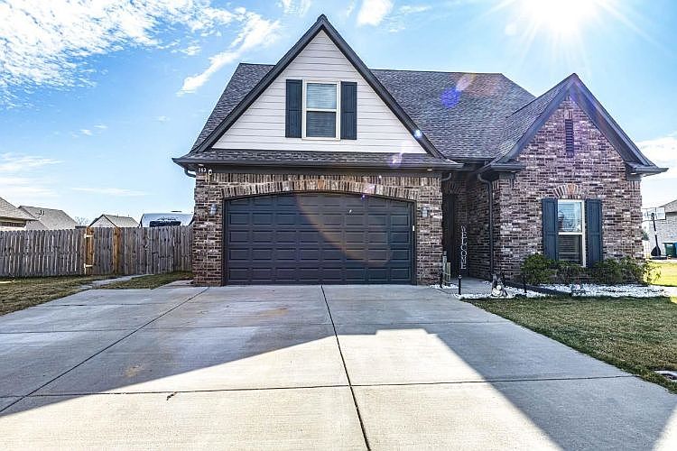 1st image of 163 W Cherrybark Dr