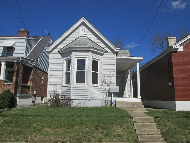 150 E 43rd St photo 1