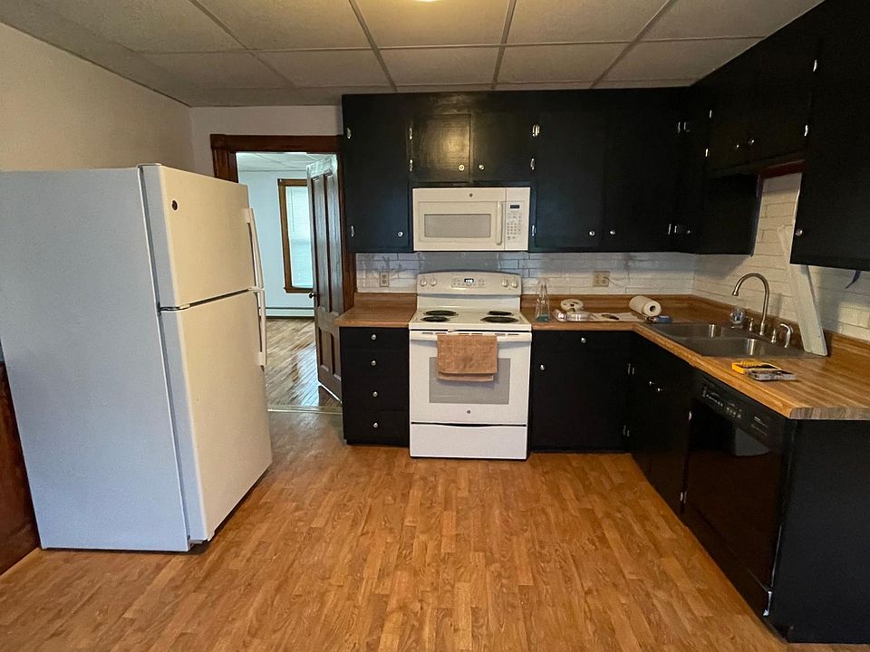 Huge, eat-in Kitchen!