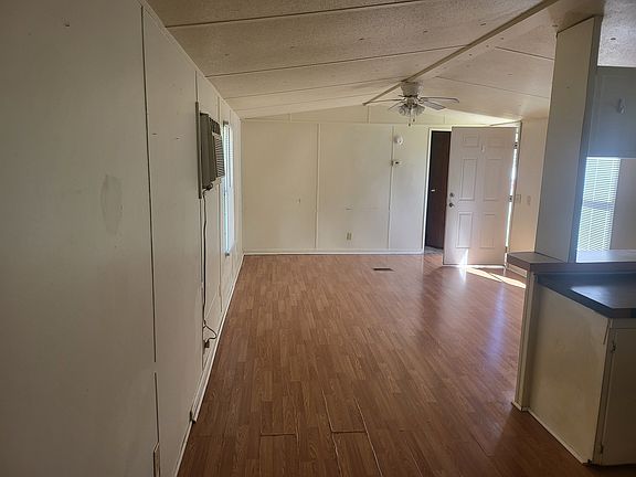 3rd image of 313 Spring Dr