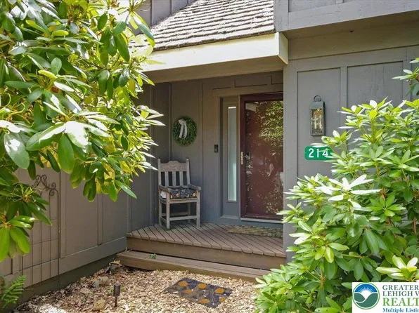 214 Snow Ridge Cir, Lake Harmony, PA 18624