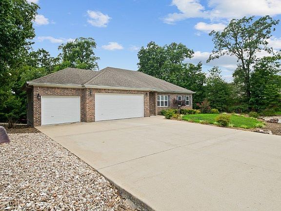 3rd image of 15 Granshire Dr