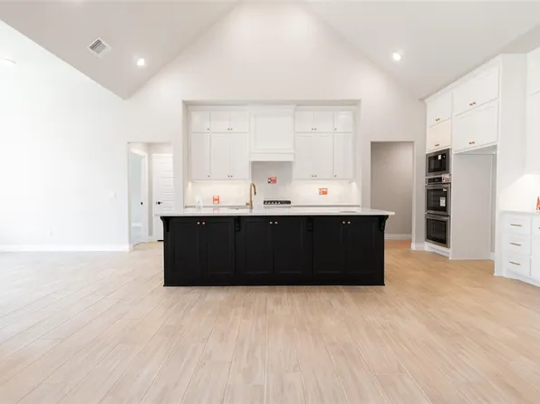 5601 Prickly Wild Way, Edmond, OK 73034