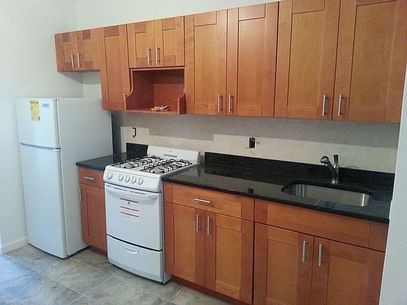 2nd image of 416 W 47th St APT 4E