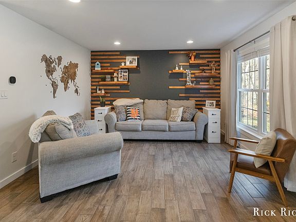 4th image of 1875 Berrywood Dr SE