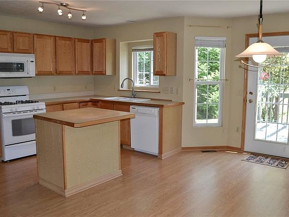 3rd image of 1080 Larkens Way