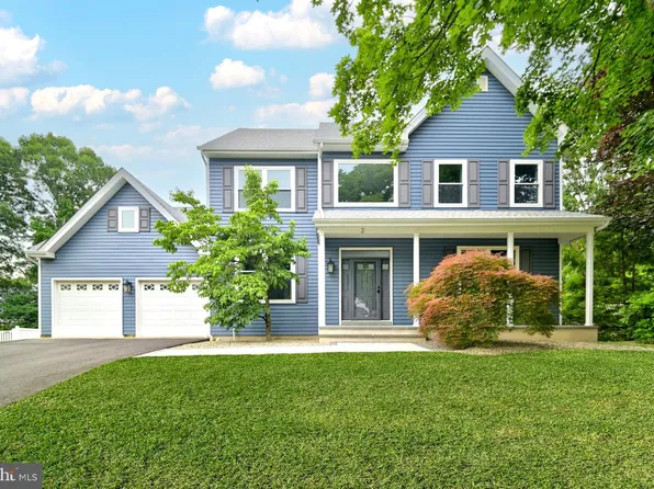 2 Wharton Ct, Kendall Park, NJ 08824