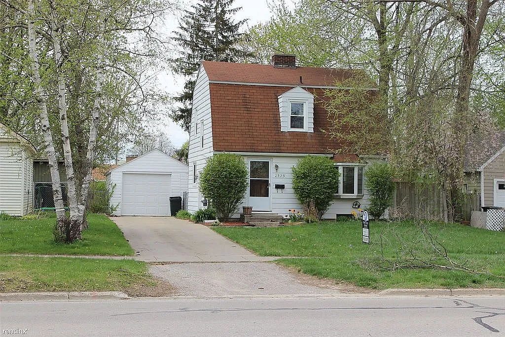 2521 Jefferson Ave photo 1
