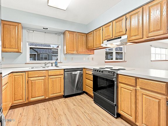 3rd image of 4938 Pear Tree Ct