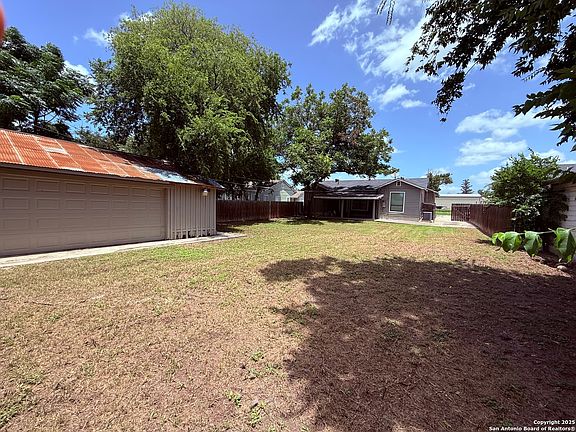 3rd image of 2222 W Huisache