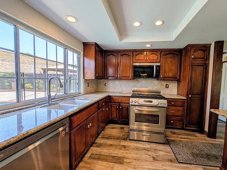 5517 E Edgemar Ave — Photo 14