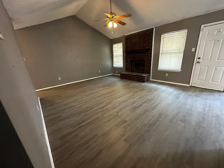 400 Allison Ln — Photo 18