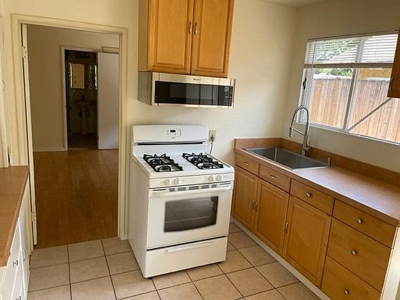 4th image of 127 1/2 S Alisos St
