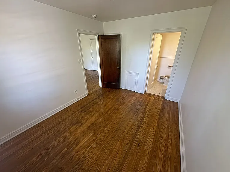 446 W Whitman St — Photo 3