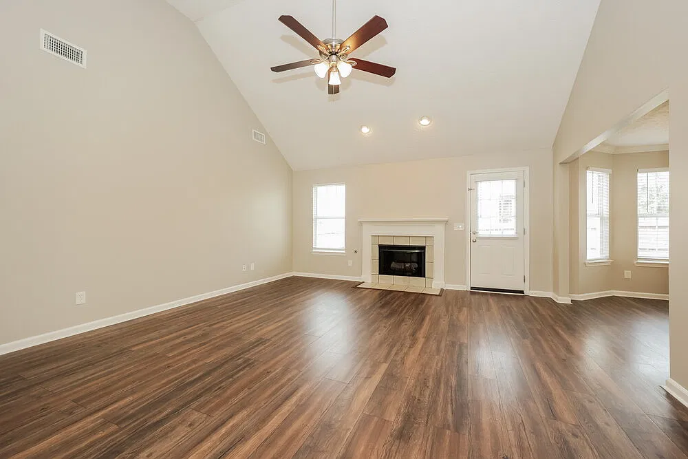 3 bed, 2.0 bath, 1805 sqft, $2,140 — Photo 4
