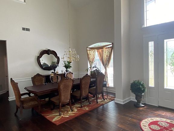 4th image of 1905 Briar Oak Dr
