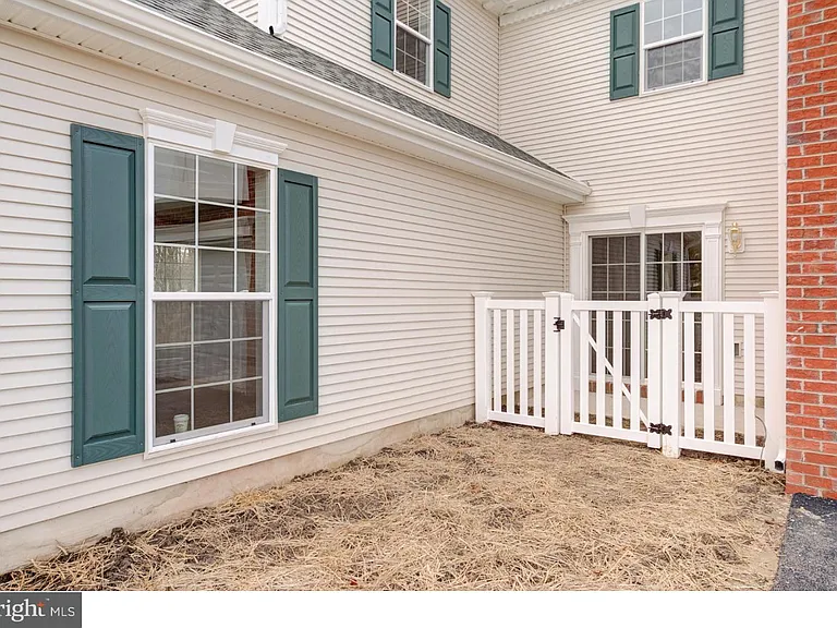 616 Pebble Creek Ct — Photo 25