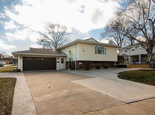 3140 Kaufmann Ave, Dubuque, IA 52001