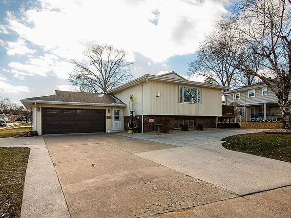 3140 Kaufmann Ave, Dubuque, IA 52001