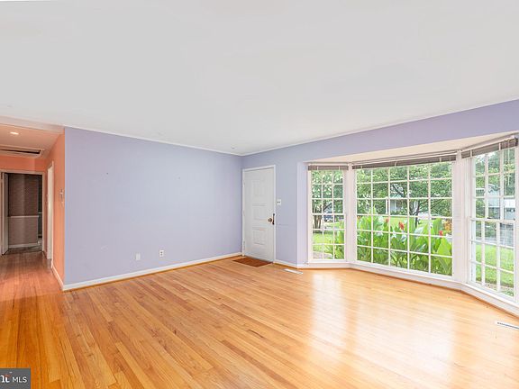 5th image of 18 Hatton Dr