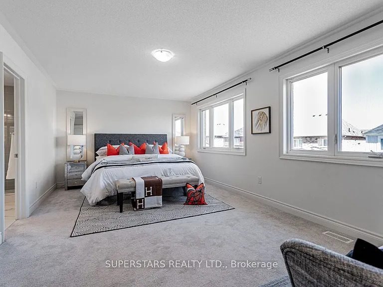 11 Empire Dr — Photo 30
